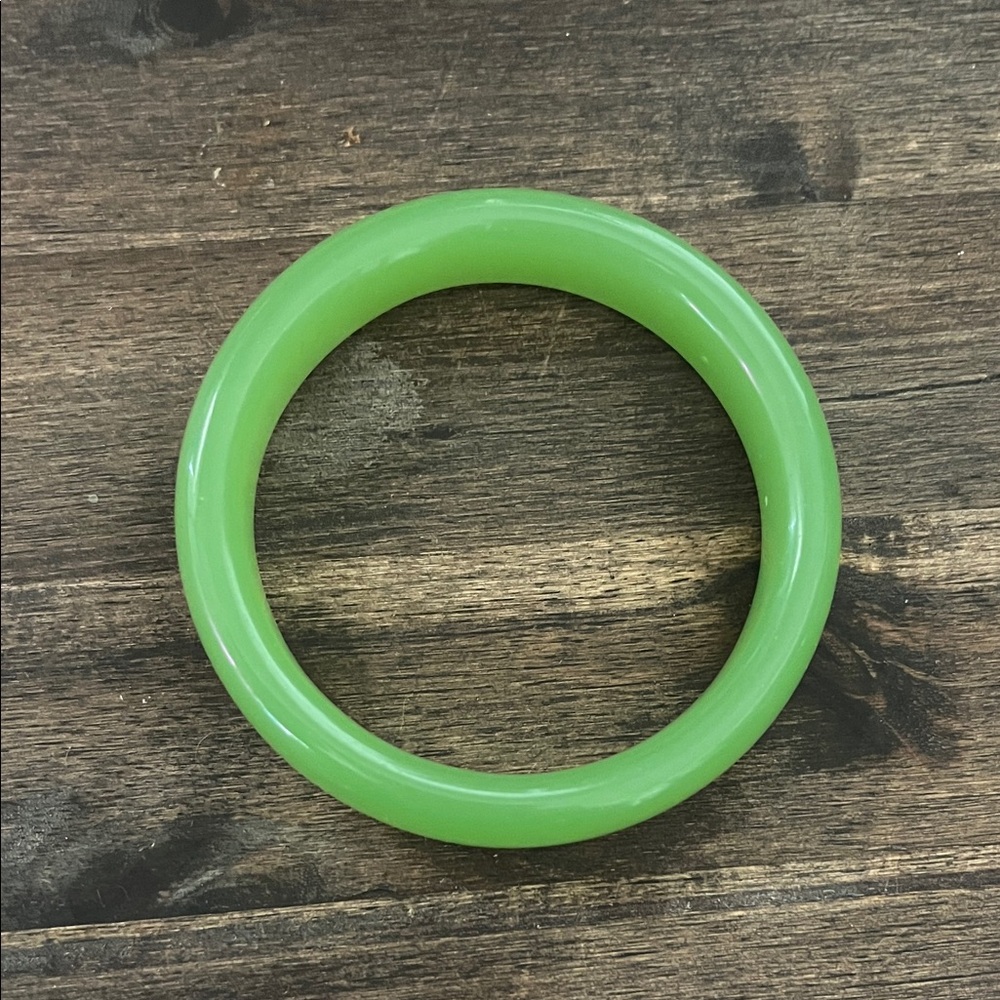 Vibrant Green Jade Bangle Bracelet